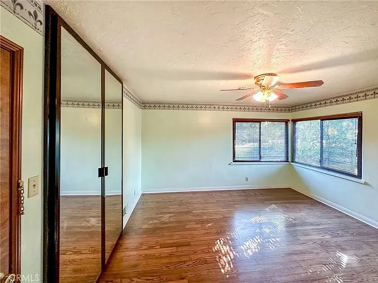 2612 Mayflower Ave — Photo 8