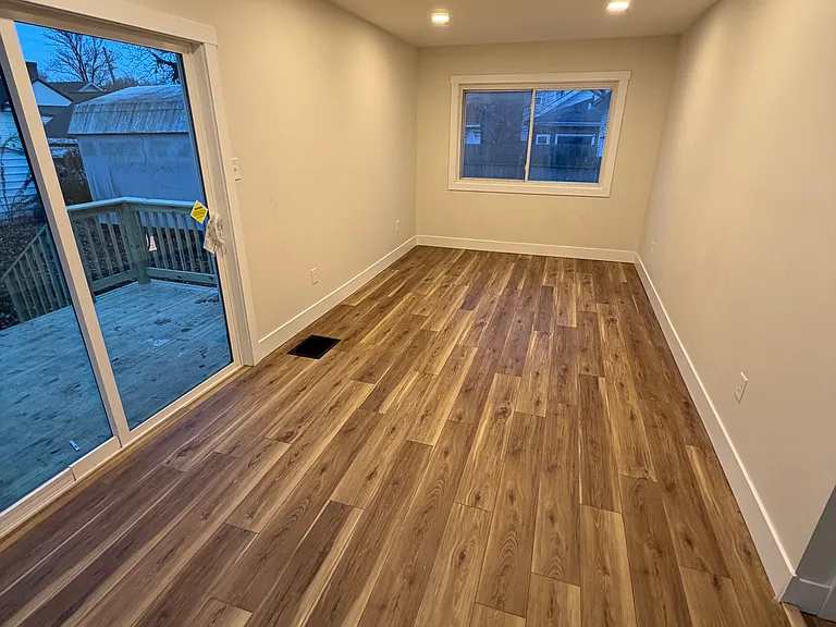 2732 Latonia Ave — Photo 8