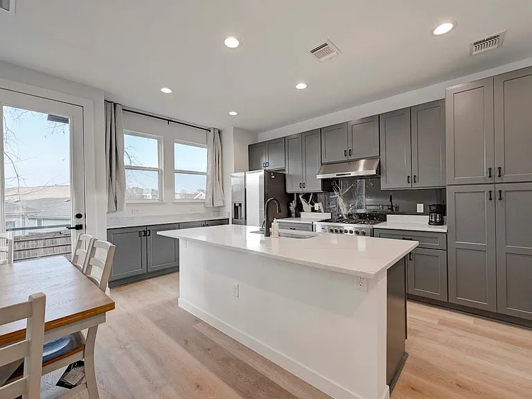 2220 Yellow Jacket Ln #1 — Photo 3