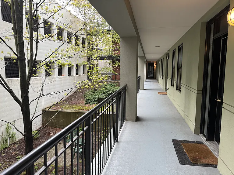40 College St #204 — Photo 3