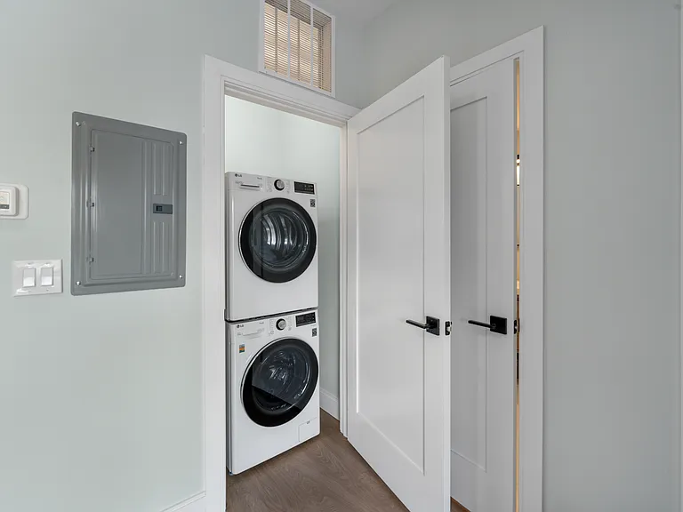 277 Border St #401 — Photo 8