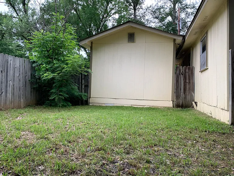12547 Chapman Rd — Photo 2
