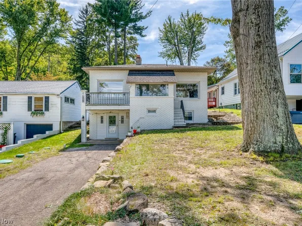 158 Oak Dr NW, North Canton, OH 44720