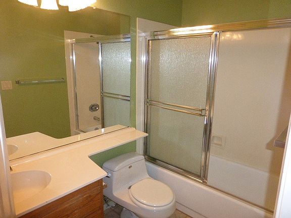4th image of 748 Oak Brook Dr