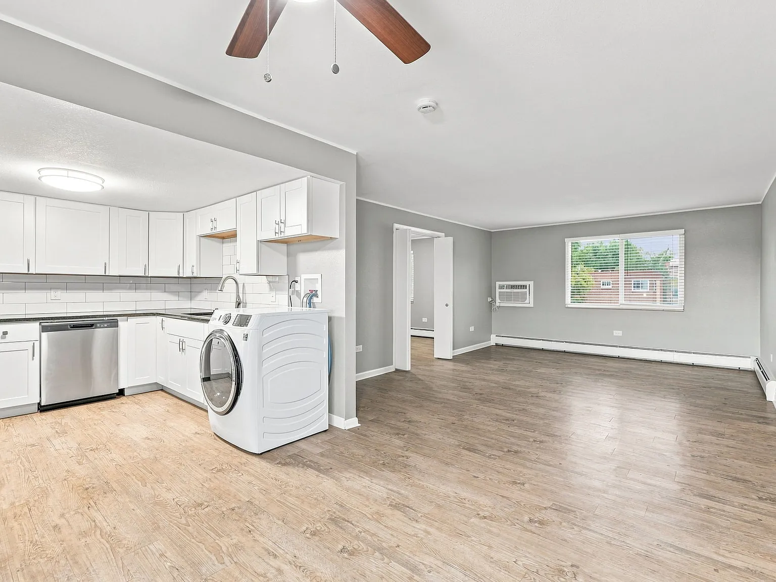3 bed, 1211 sqft, $2,195 — Photo 3