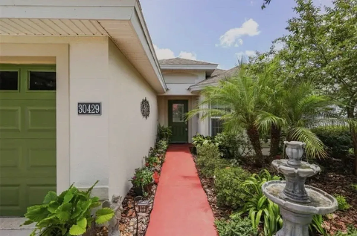 3 bed, 1776 sqft, $2,400 — Photo 2