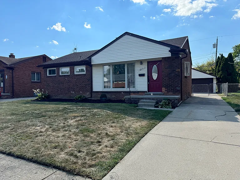 9914 Fox Ave — Photo 1