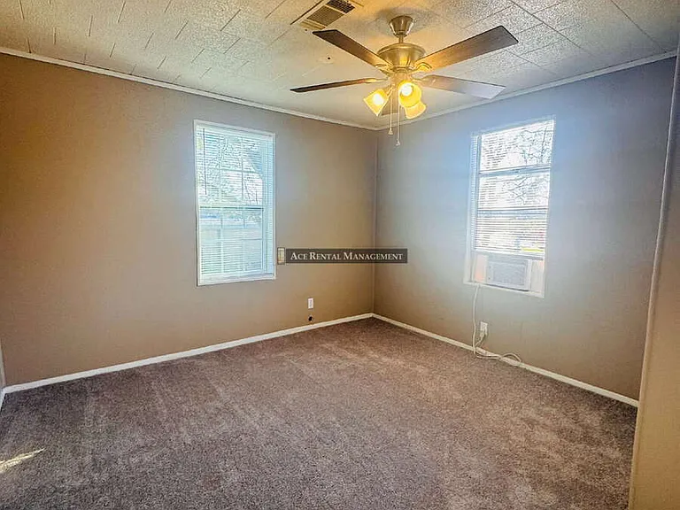 1122 Dallas St #6 — Photo 6