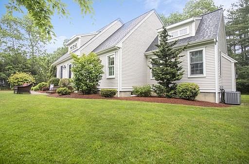 3rd image of 32 Doe Brook Cir