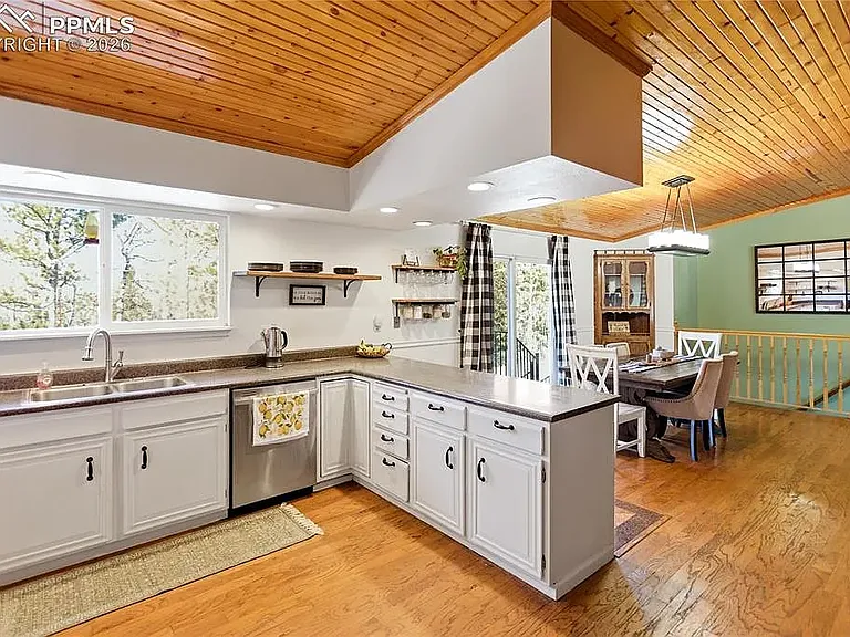 175 Piney Point Ln — Photo 10