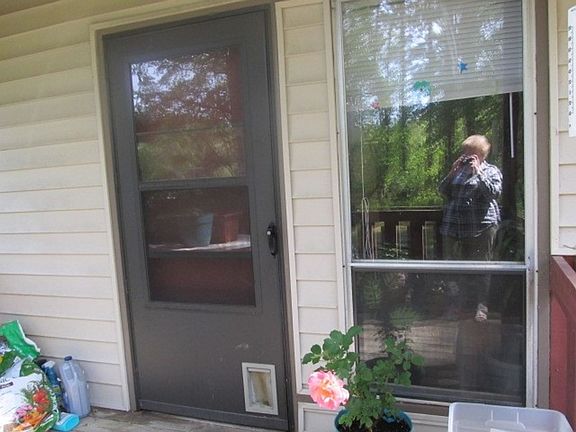 5th image of 527 Manns Chapel Rd #A