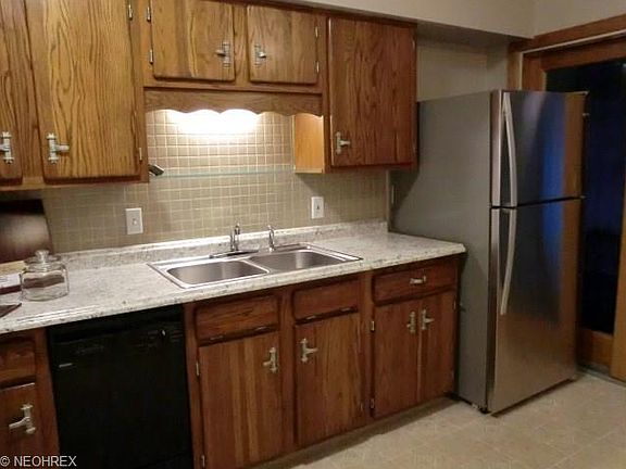 4th image of 15921 Woodbury Ave