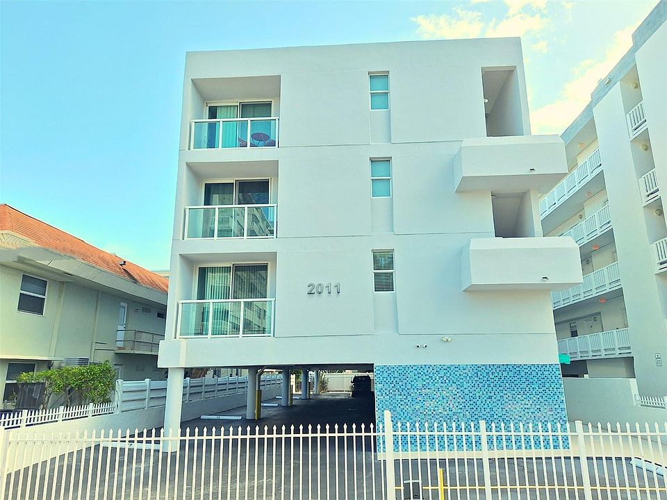 1st image of 15 Bay Dr #15