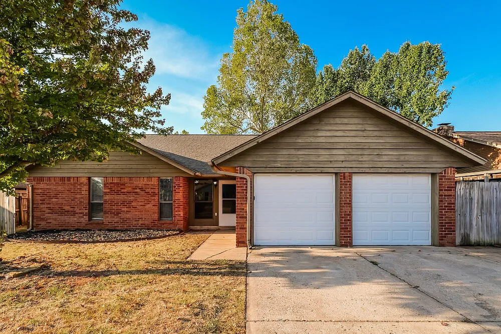 3 bed, 2.0 bath, 1660 sqft, $1,705 — Photo 1