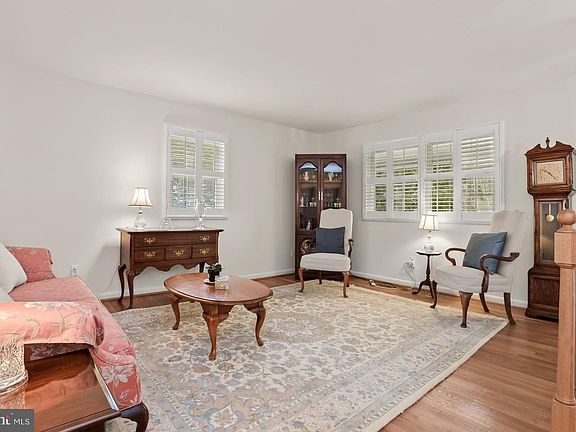 3rd image of 110 Bosley Ave