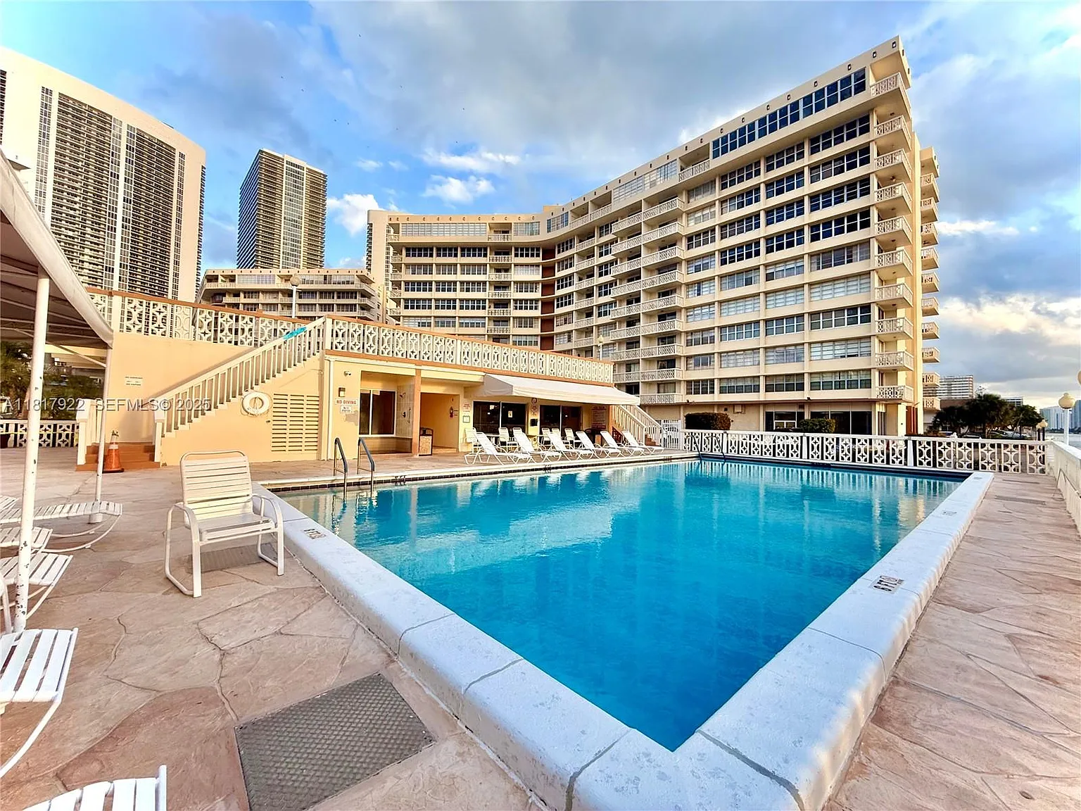 2 bed, 2.0 bath, 1176 sqft, $2,599 — Photo 3