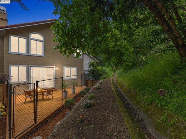20578 Crow Creek Rd, Castro Valley, CA 94552