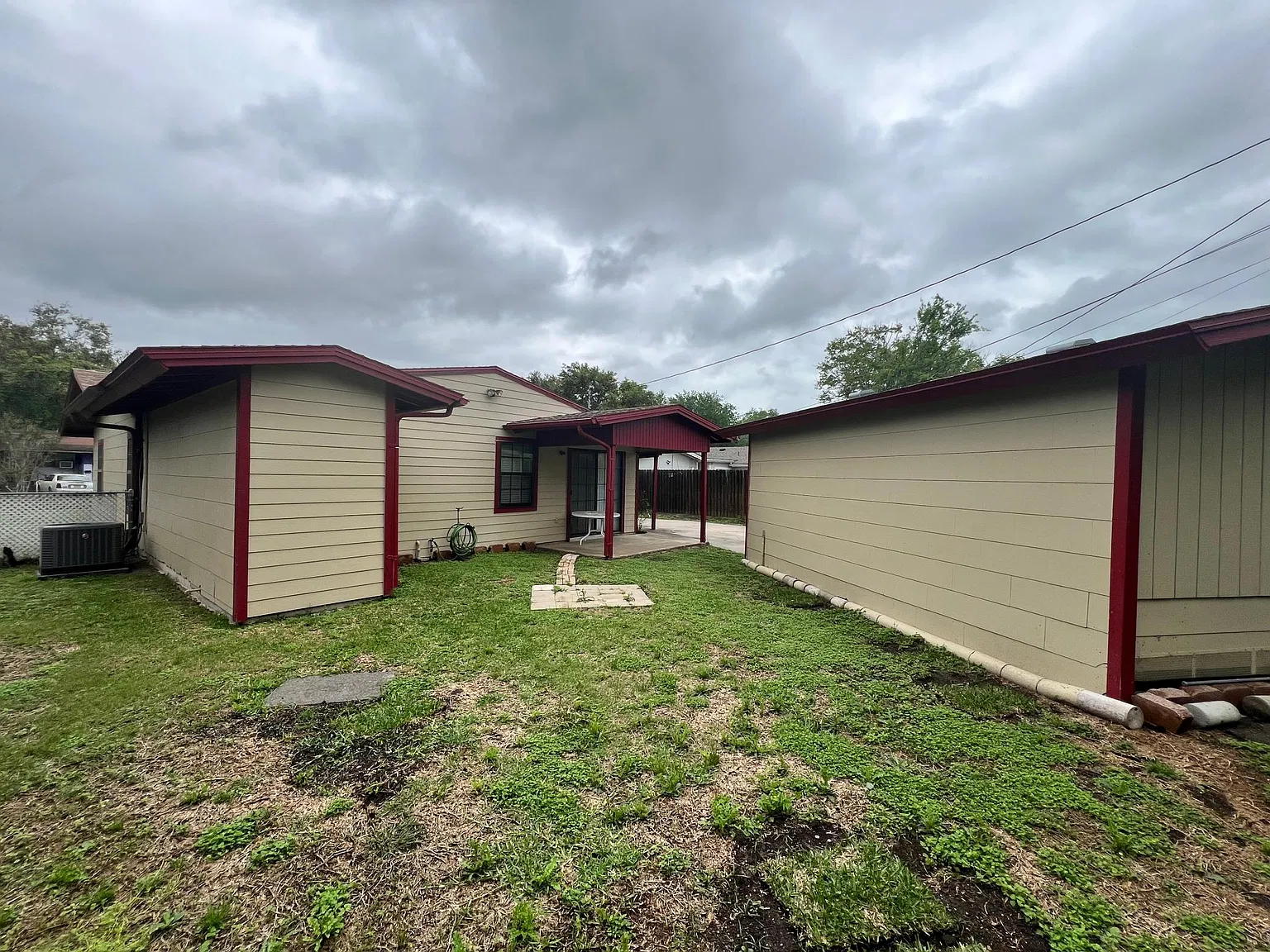 3 bed, 1388 sqft, $1,650 — Photo 3