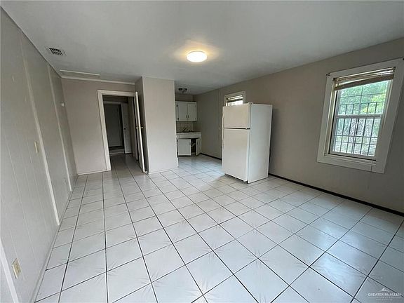 5th image of 305 S 9th Ave