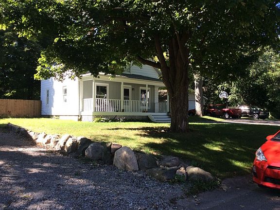 3rd image of 810 E Baird St