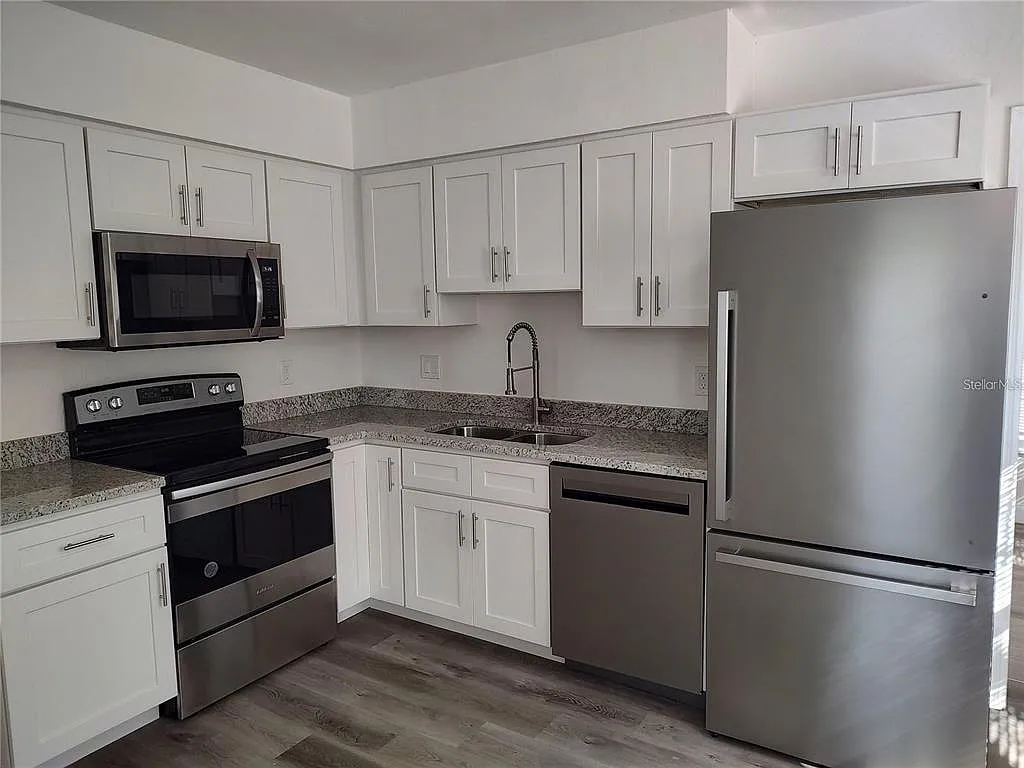 2 bed, 1.0 bath, 939 sqft, $2,300 — Photo 4