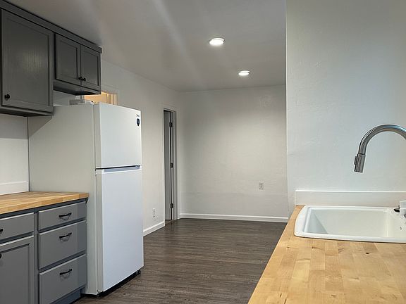 3rd image of 117A Ross Ave #A
