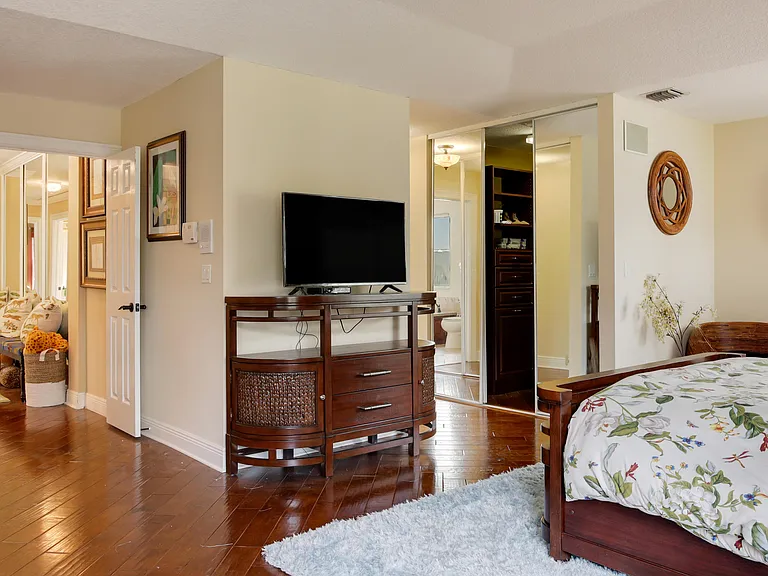 2070 Chagall Cir — Photo 40