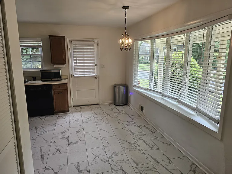 1404 Chilton Dr — Photo 13