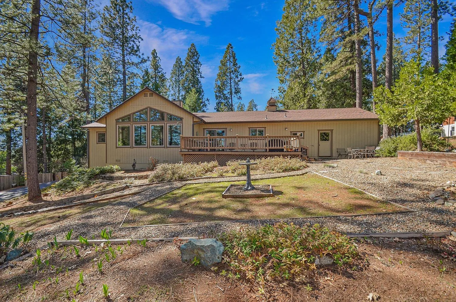 17035 McKenzie Dr photo 1