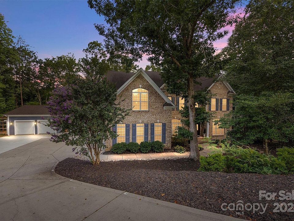 1st image of 325 Silvercliff Dr