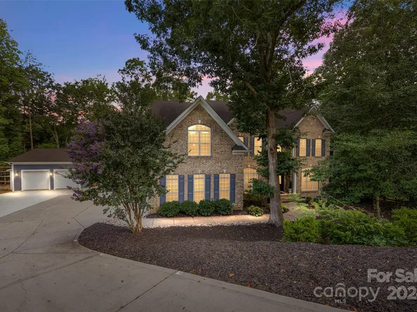 325 Silvercliff Dr, Mount Holly, NC 28120