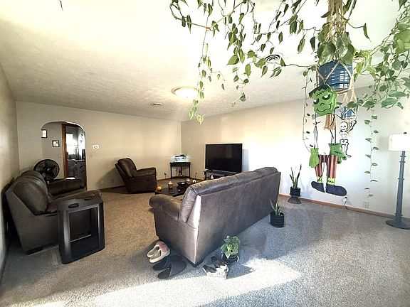 2nd image of 306-308 W 33rd St