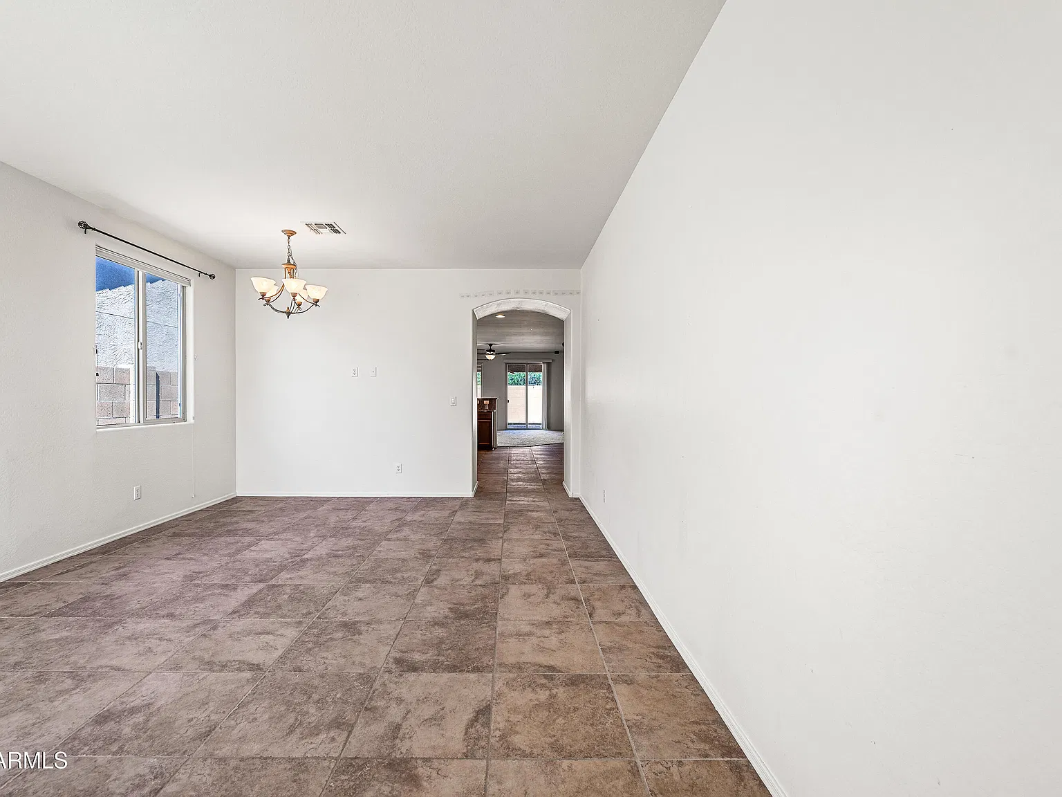 4 bed, 2.0 bath, 2337 sqft, $2,395 — Photo 3
