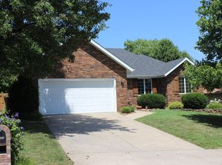 5585 S Fort Ct, Springfield, MO 65810