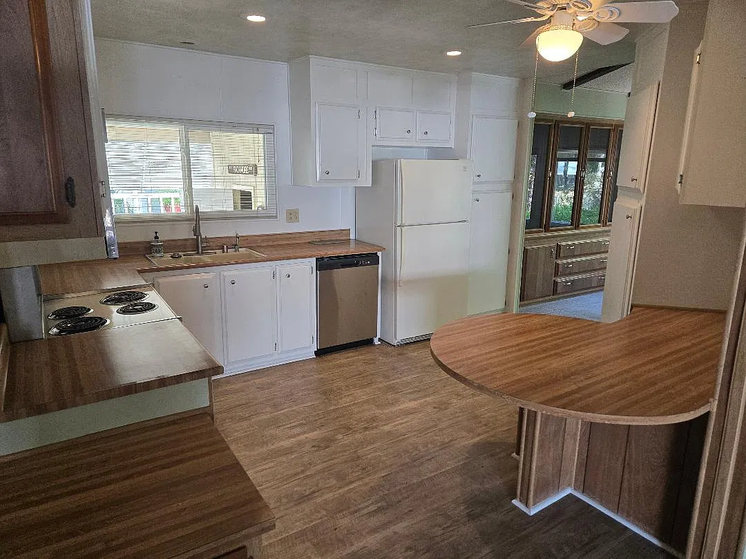 2 bed, 1392 sqft, $2,800 — Photo 4