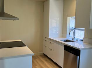 18321 Plaza Way APT D, Tustin, CA 92780
