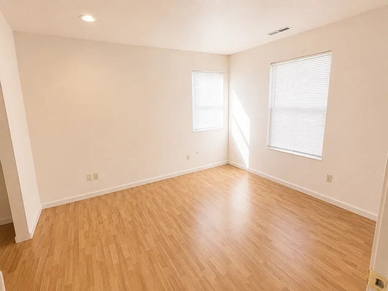 N Sierra Duplex — Photo 16