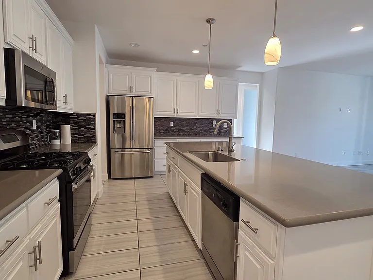 953 Kennedy Dr — Photo 19