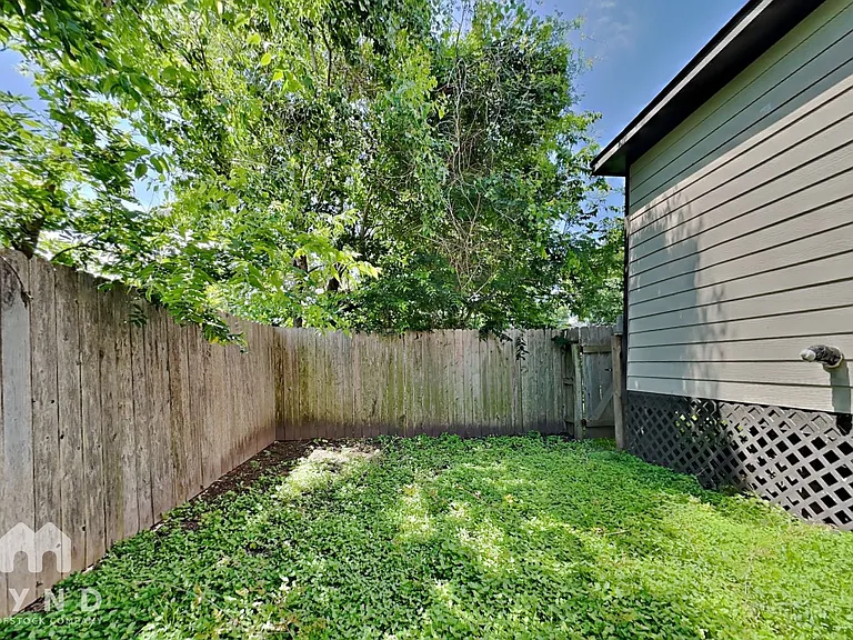 10401 Cathedral Dr #B — Photo 15