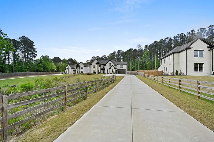 5 bed, 5.0 bath, 5805 sqft, $9,000 — Photo 2