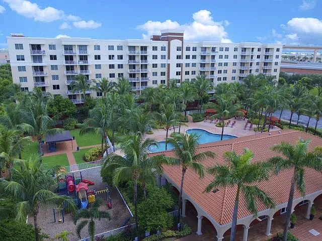 Welcome to Royal Palms