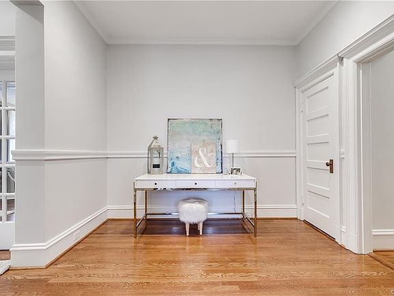 5th image of 601 W Davis Ave #6