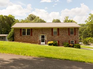 320 Oak Rd, Powell, TN 37849