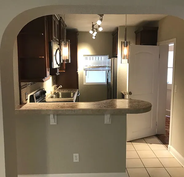 320 S Riverside Dr — Photo 5