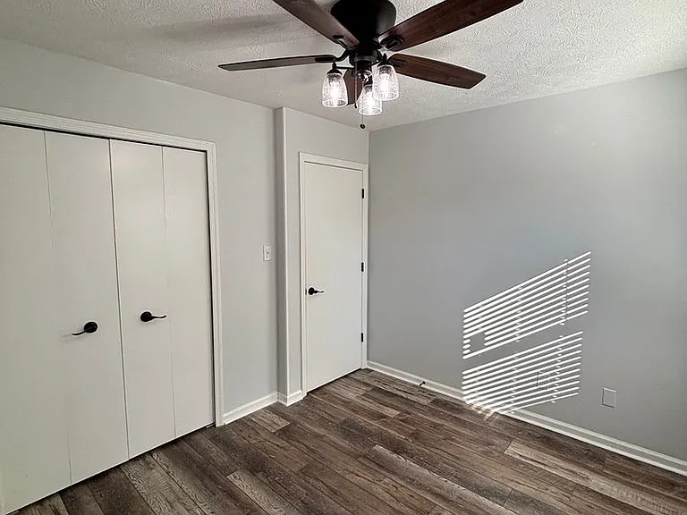 7800 Branford Ct — Photo 12