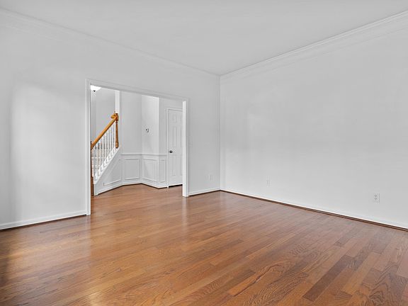 4th image of 535 Batty Way