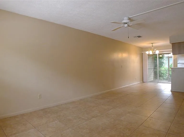 608 Lynchburg Dr — Photo 2