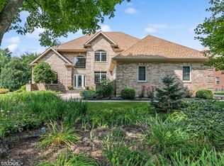 210 Carriage Trl, Barrington, IL 60010