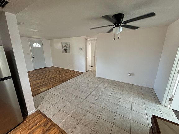 4th image of 3902 Glissade Dr