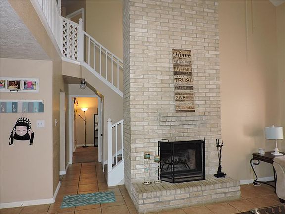 3rd image of 809 Bayou Vista Dr